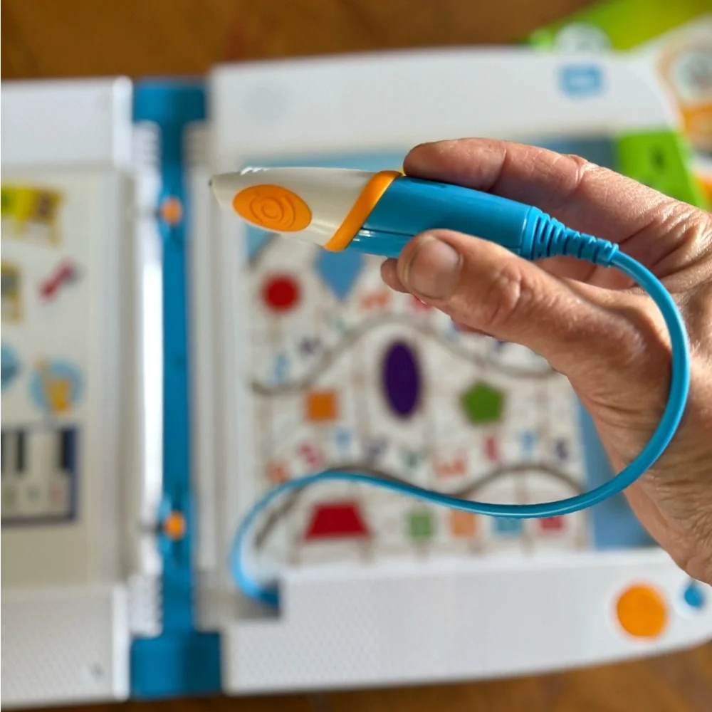 LeapStart Interactive Learning System - Picture 2 of 9